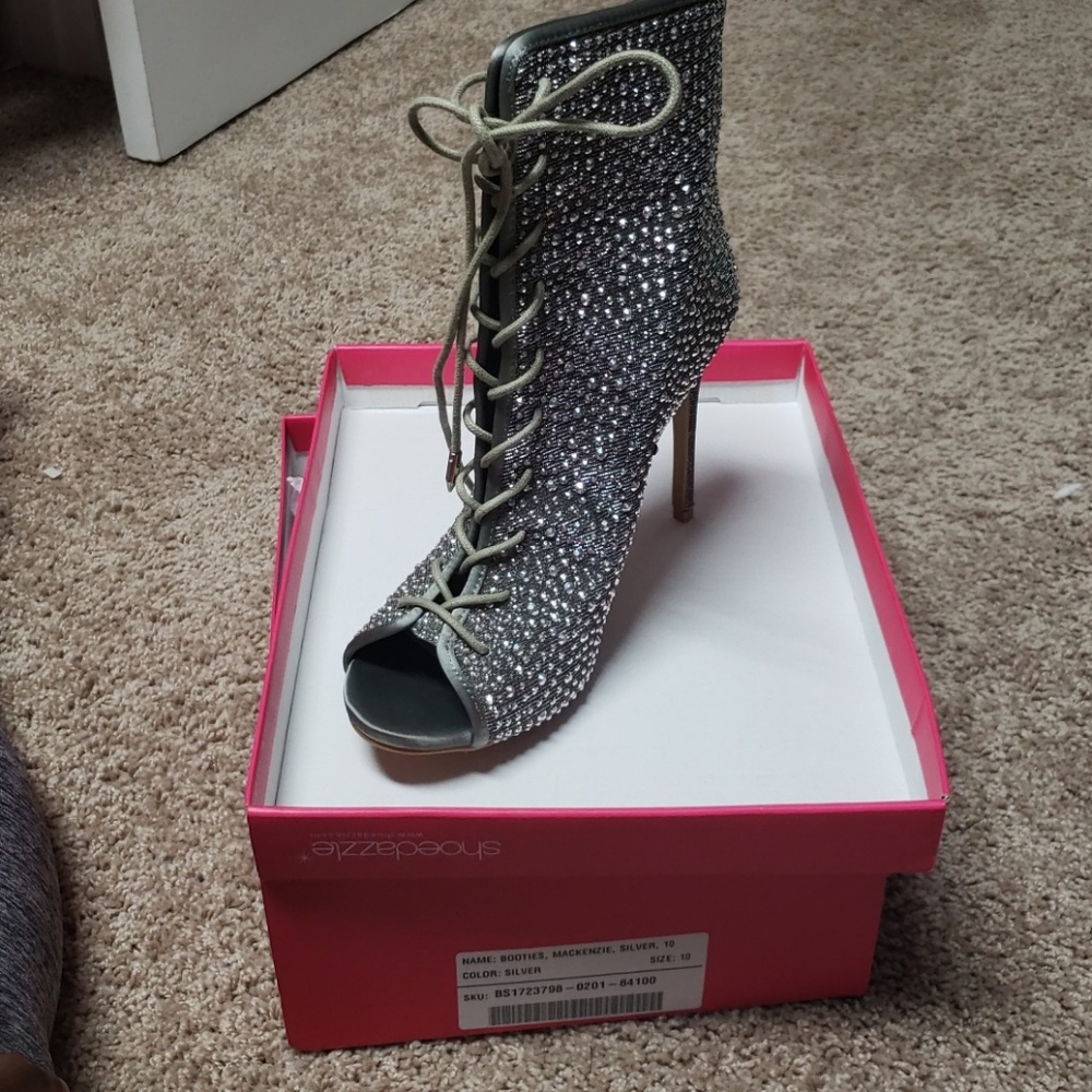 Shoedazzle booties